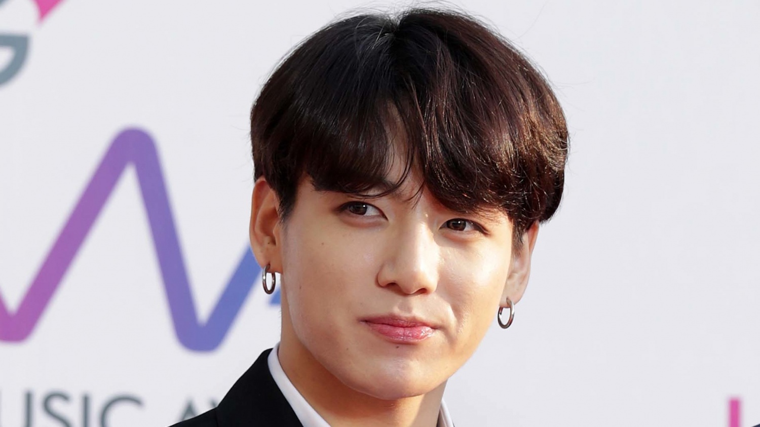 A Chinese Fanclub for BTS Jungkook Sent Donations And Supplies In Advance For Wuhan Epidemic Outbreak