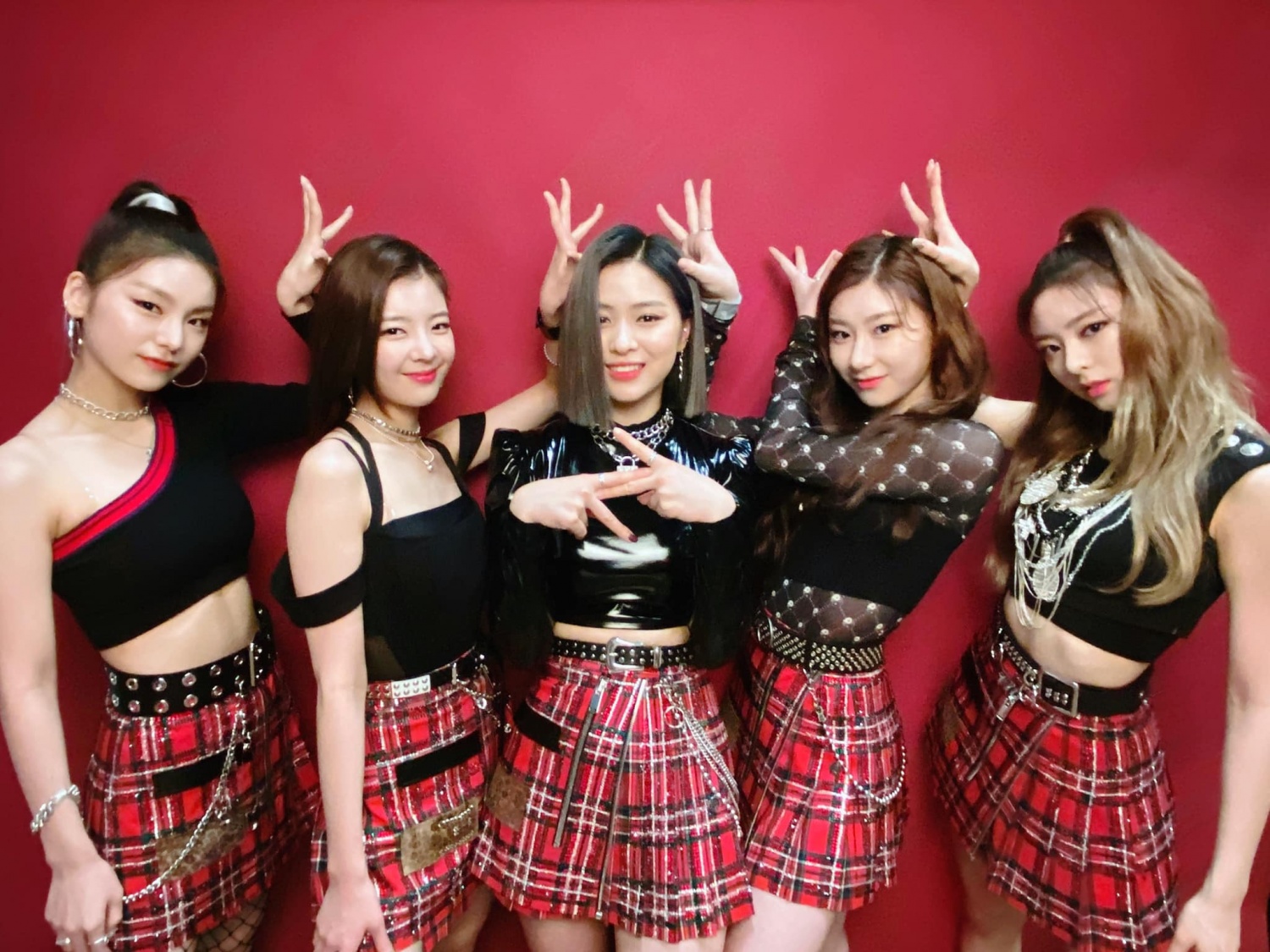 ITZY Appears on US FOX-TV Good Day New York