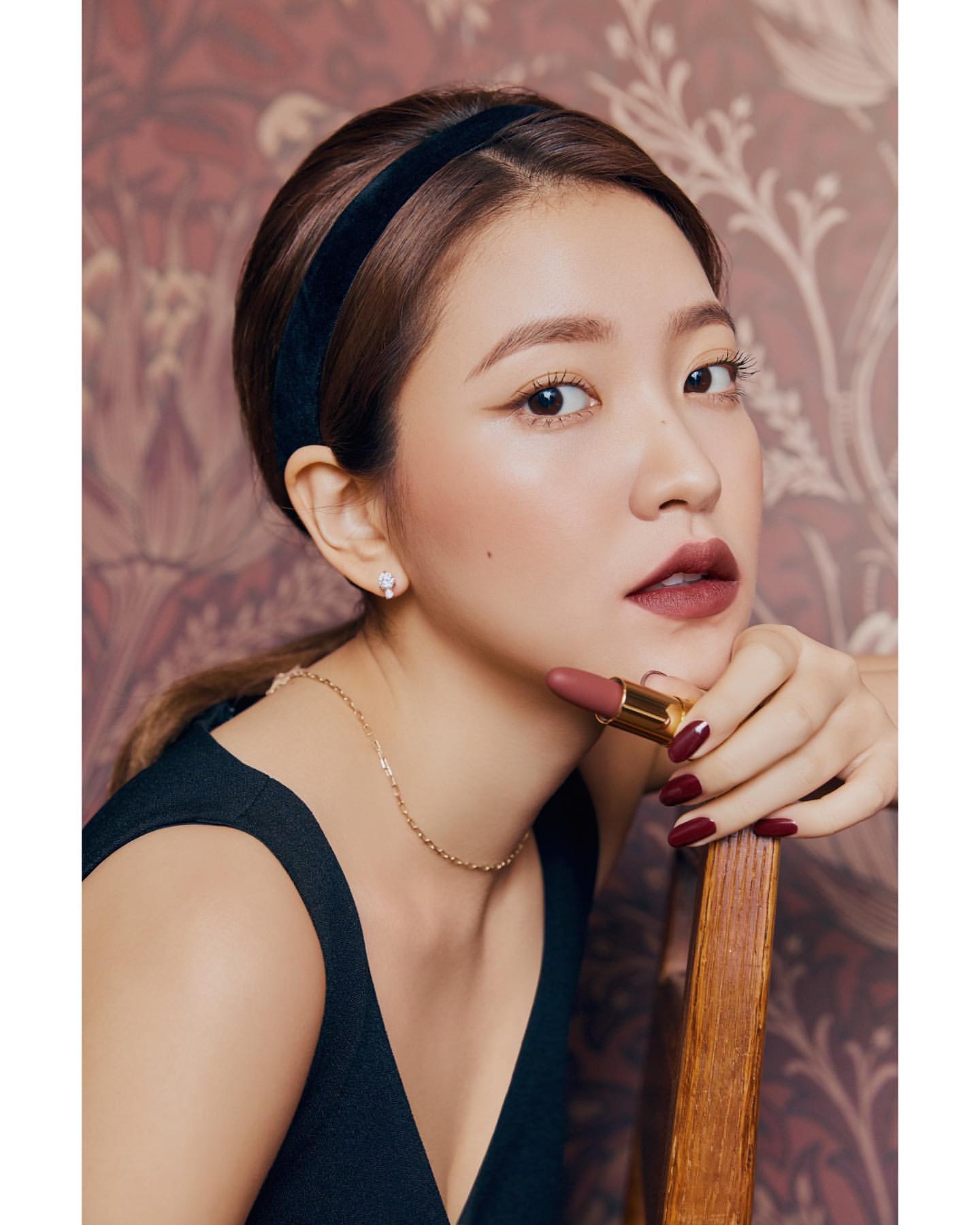 Red Velvet’s Yeri Is A Total Boss Woman As She Shows Off Her New Line Of Lipsticks