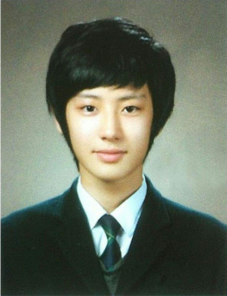 These 5 Male Idols Have Legendary Graduation Pictures