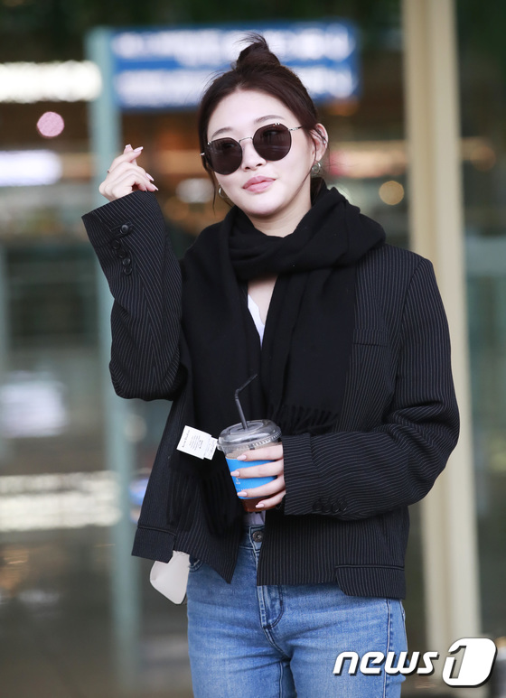 Chungha Spotted At The Airport Leaving For Milan + Rumored To Be Filming Abroad