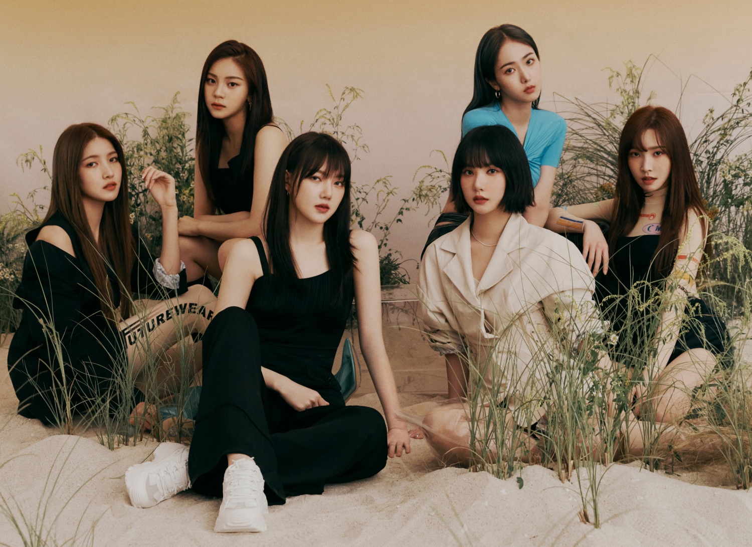 GFRIEND Topped The Charts With Their 9th EP Called “回: LABYRINTH”