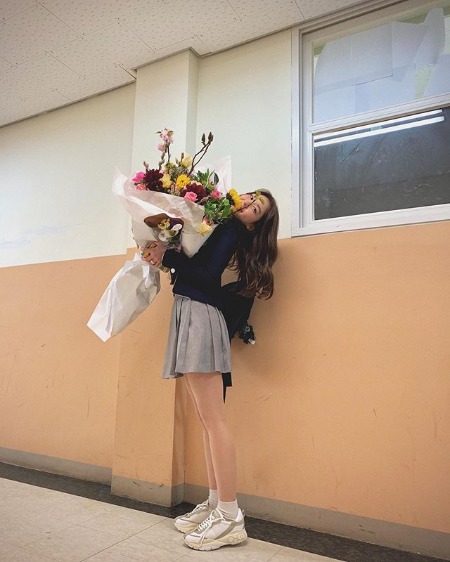 ‘Graduation’ Jeon So-mi “Missing school life”