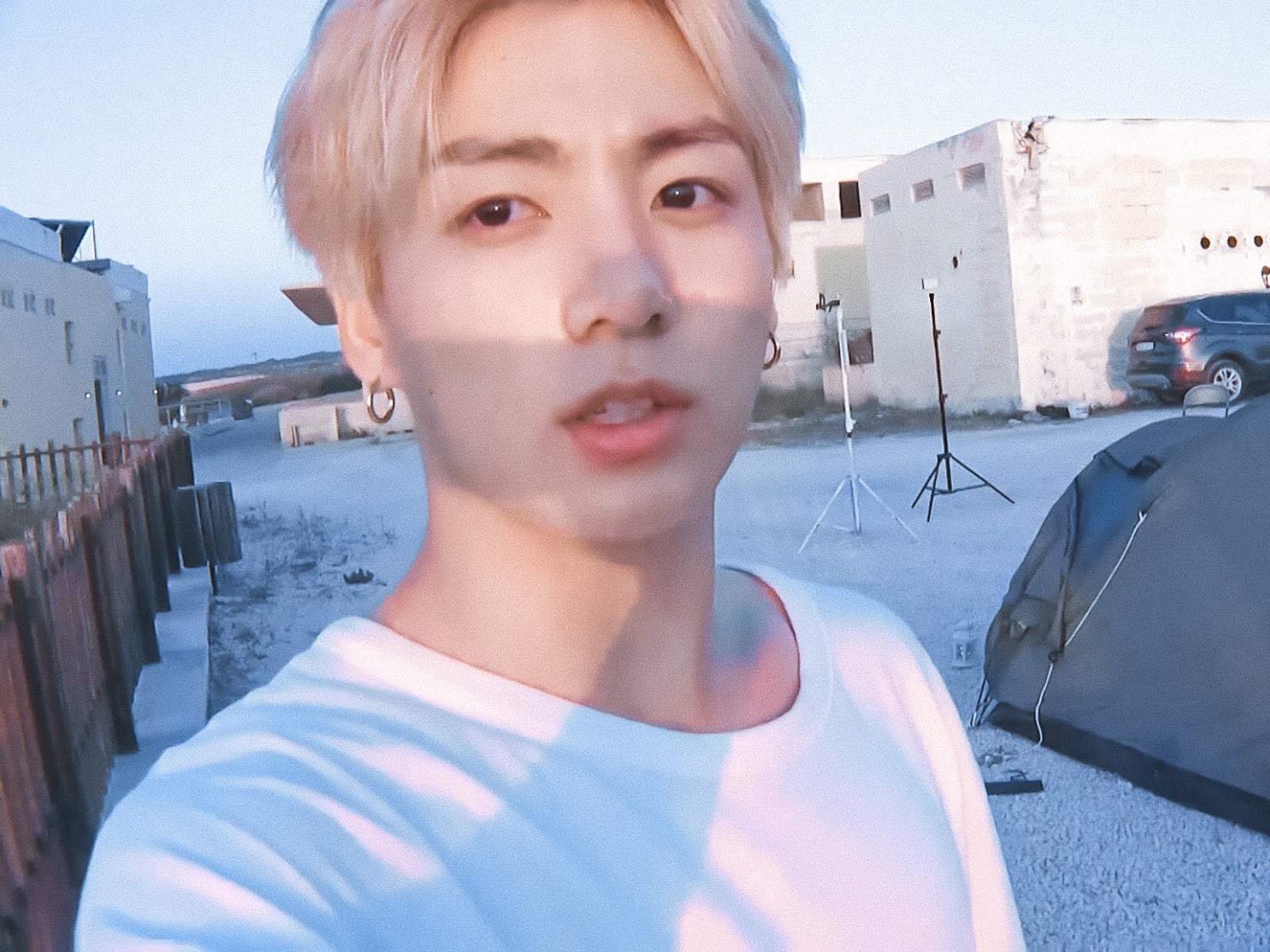 Featured image of post Bts Jungkook Blonde Hair 2021 Selca - Last year, he showed up with a bright new hair color that i dubbed.