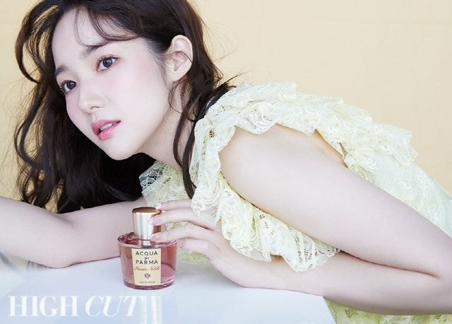 Park Min Young Blooms Like Spring Flowers