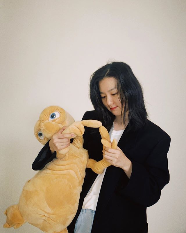 Red Velvet Member Seulgi Posted Several Cute Photos With An ET Doll