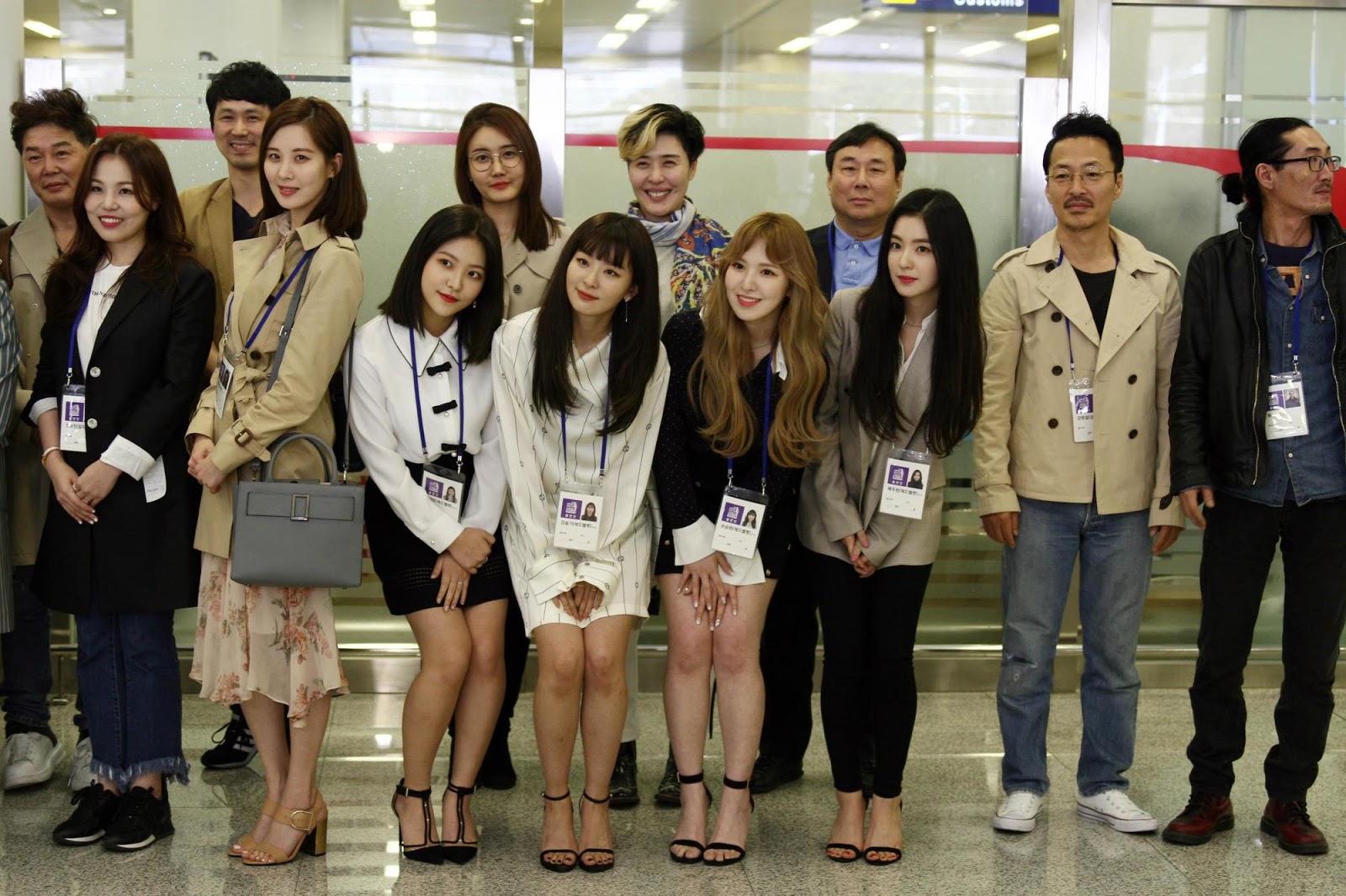 Red velvet pose in front of North Korean reporters