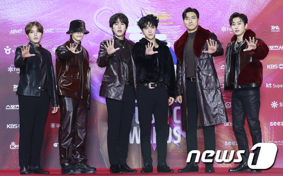 Super Junior in Seoul Music Award Red Carpet [PHOTOS]