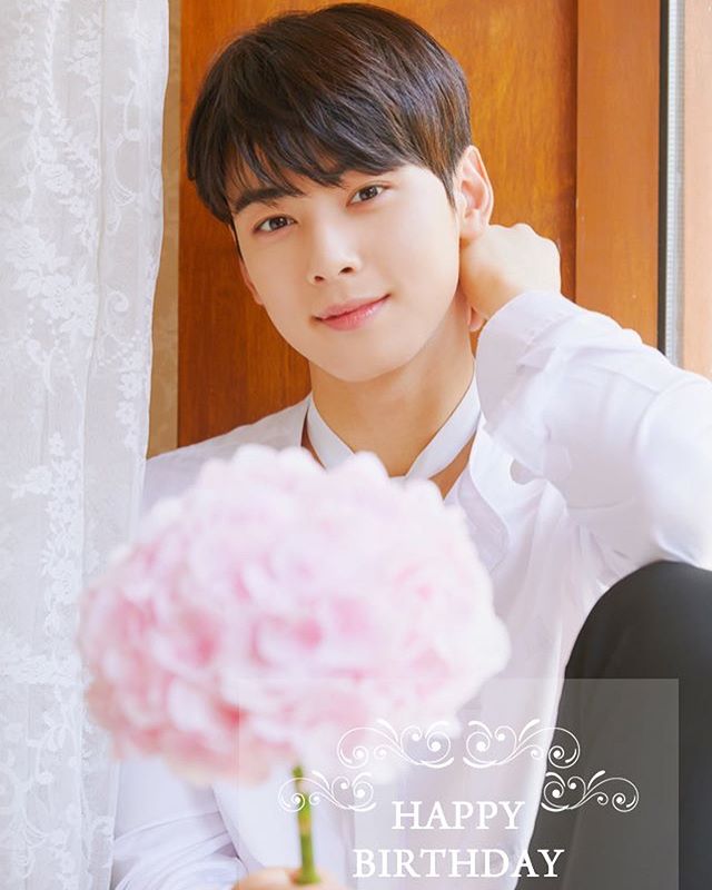 Astro Cha Eun-woo Thanks Everyone Who Greeted Him on His Birthday + Says I Love You to Parents