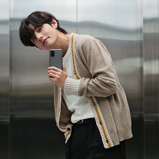 BTS’s V Gives Off “Boyfriend” Vibes in Galaxy S20 Promotional Ad