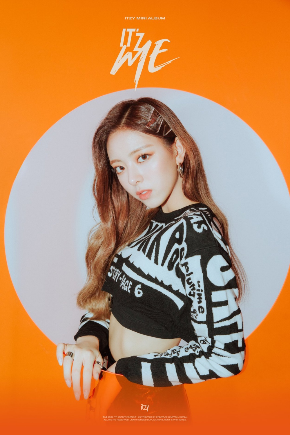 ITZY Member Yuna Showed Off Her Charm On Latest SNS Photos