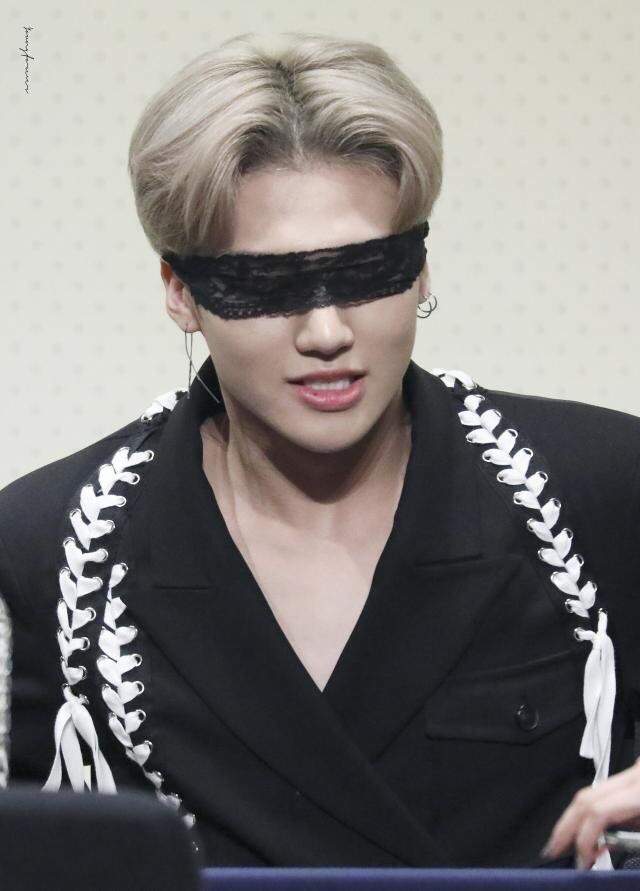 wooyoung blindfold 2