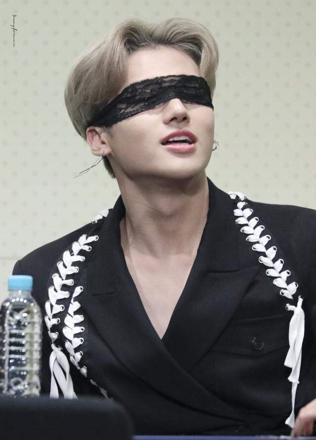 wooyoung blindfold 1