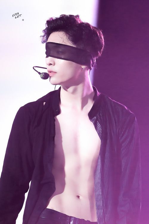 lay blindfold 2