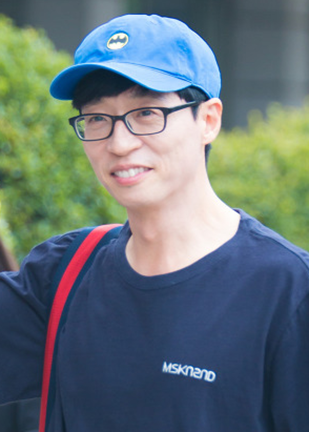 Yoo_Jae_Suk_going_to_work_at_Happy_Together_on_August_19,_2017_(1)