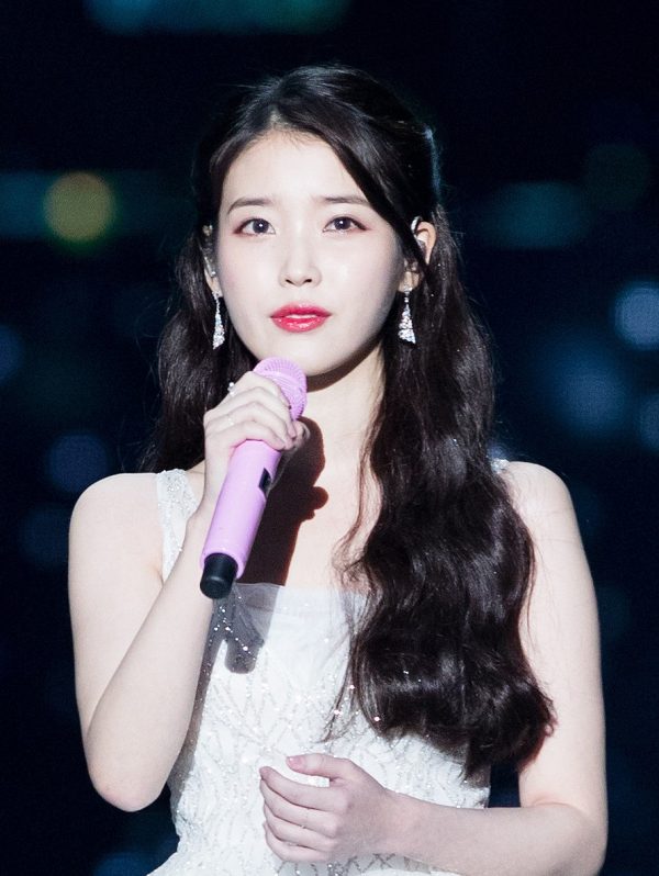 IU Received A Marriage Proposal From A Female Fan, And Her Response Is Totally Not What You’d Expect At All