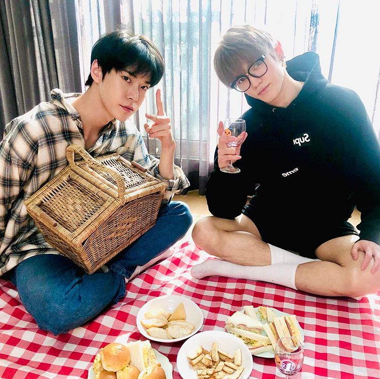 NCT 127’s Taeyong, Doyoung Enjoy Indoor Picnic Together