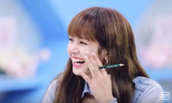 “Youth with You” Contestants Bravely Ask Lisa Why Her Bangs Never Mess Up