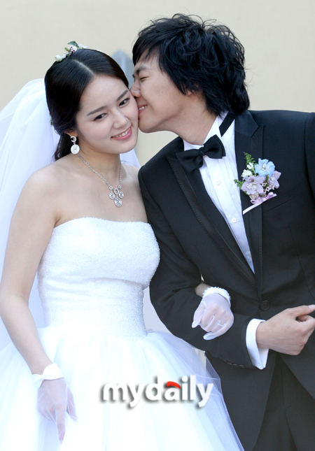 10+ Korean Celebrities Who Got Married In Their 20s