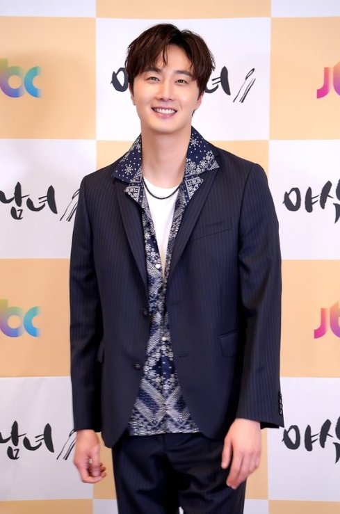 2020 5 25 Jung Il woo at the Production Presentation of Sweet Munchies. 4