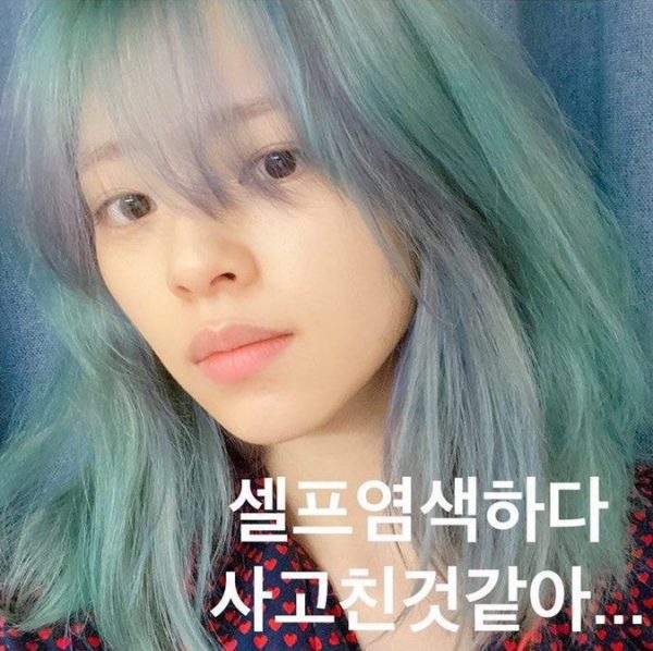 TWICE’s Jeongyeon Dyed Her Own Hair Blue!