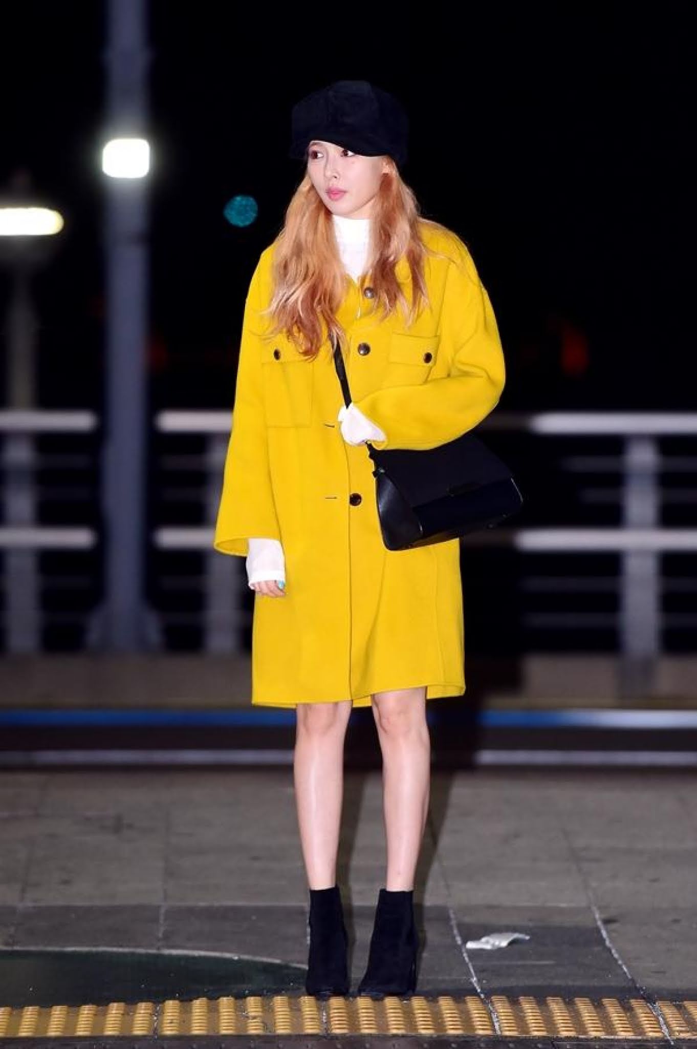 hyuna-yellow-coat