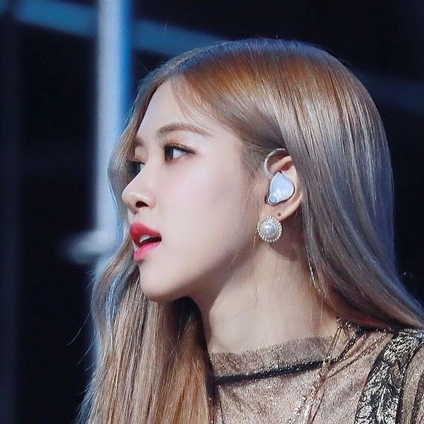 Here Are 30 Photos Of Blackpink Rosé’s Incredibly