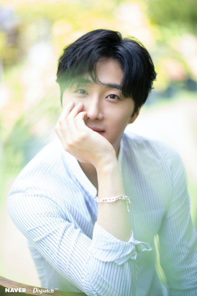 2020 6 15 Jung Il woo in a gorgeous photo shoot. Cr. Dispatch, Naver.2