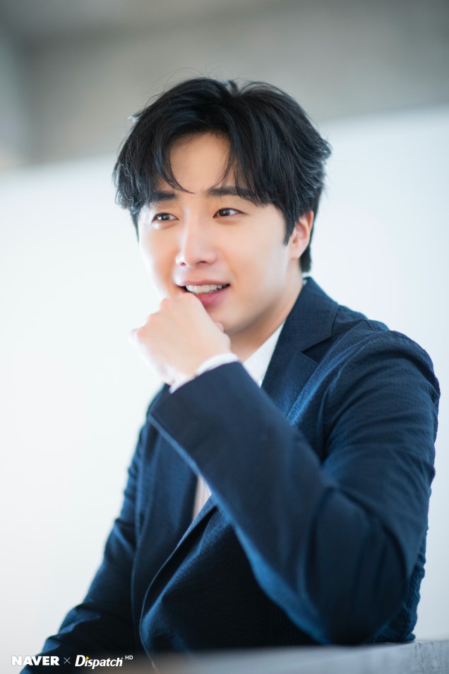 2020 6 15 Jung Il woo in a gorgeous photo shoot. Cr. Dispatch, Naver.4