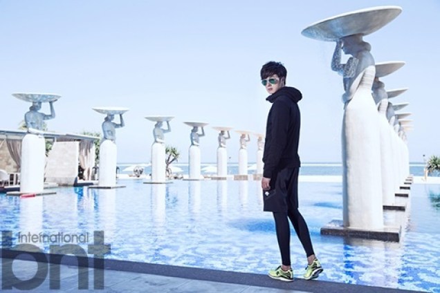 2014 10:11 Jung Il-woo in Bali :At the pool .jpg 2