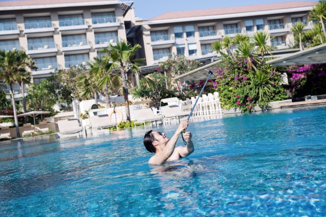 2014 10:11 Jung Il-woo in Bali : BTS Part 1 Enjoying the pool! .jpg 3