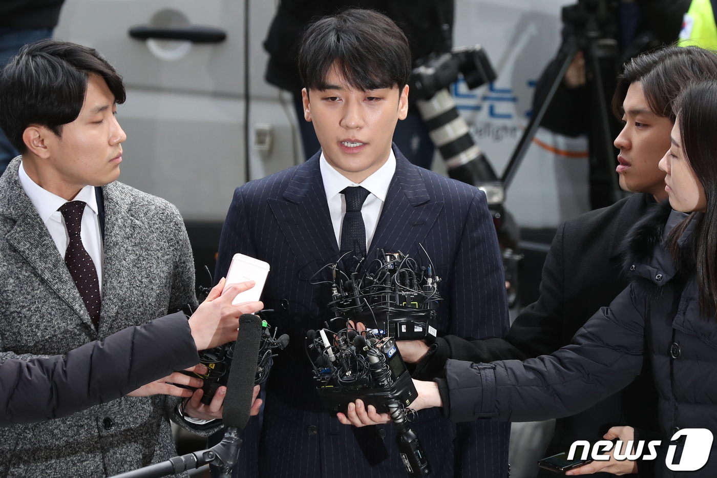 Seungri Reportedly Refusing To Hand Over His Phone For Investigation