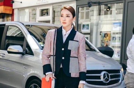 6 Times 2NE1 Dara Flaunts Her Fashion Sense While Traveling