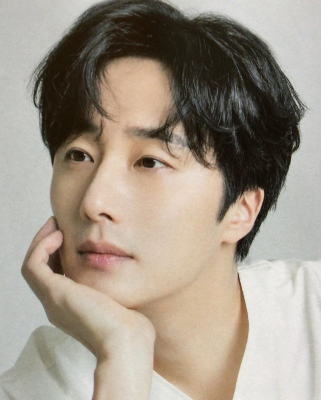 2020 9 Jung Il Woo in the magazine Korean Style Pia. 4