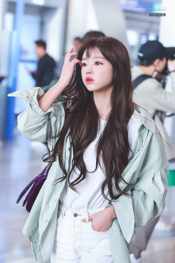 10+ Times Oh My Girl’s YooA Had Everyone Convinced She Was An Actual Doll
