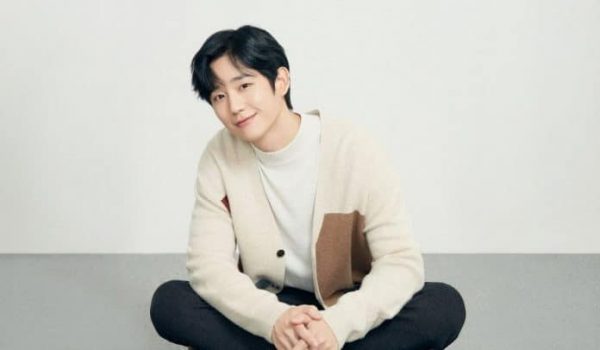 Jung Hae In Renews His Contract With FNC Entertainment, Currently Preparing For Two Dramas