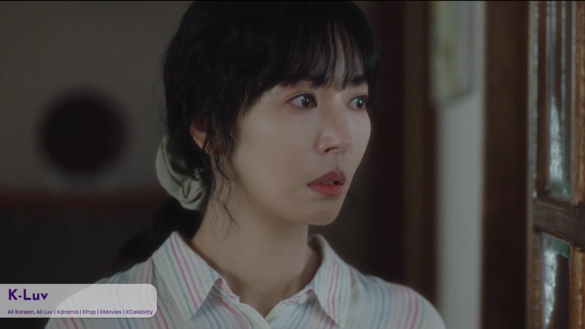 Kim So-Yeon shocked by discovery in ‘A Virtuous Business’ (EP1)